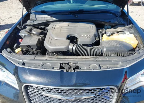 2015 Chrysler 300C Platinum z USA, uszkodzony, nr VIN 2C3CCAPG2FH853845